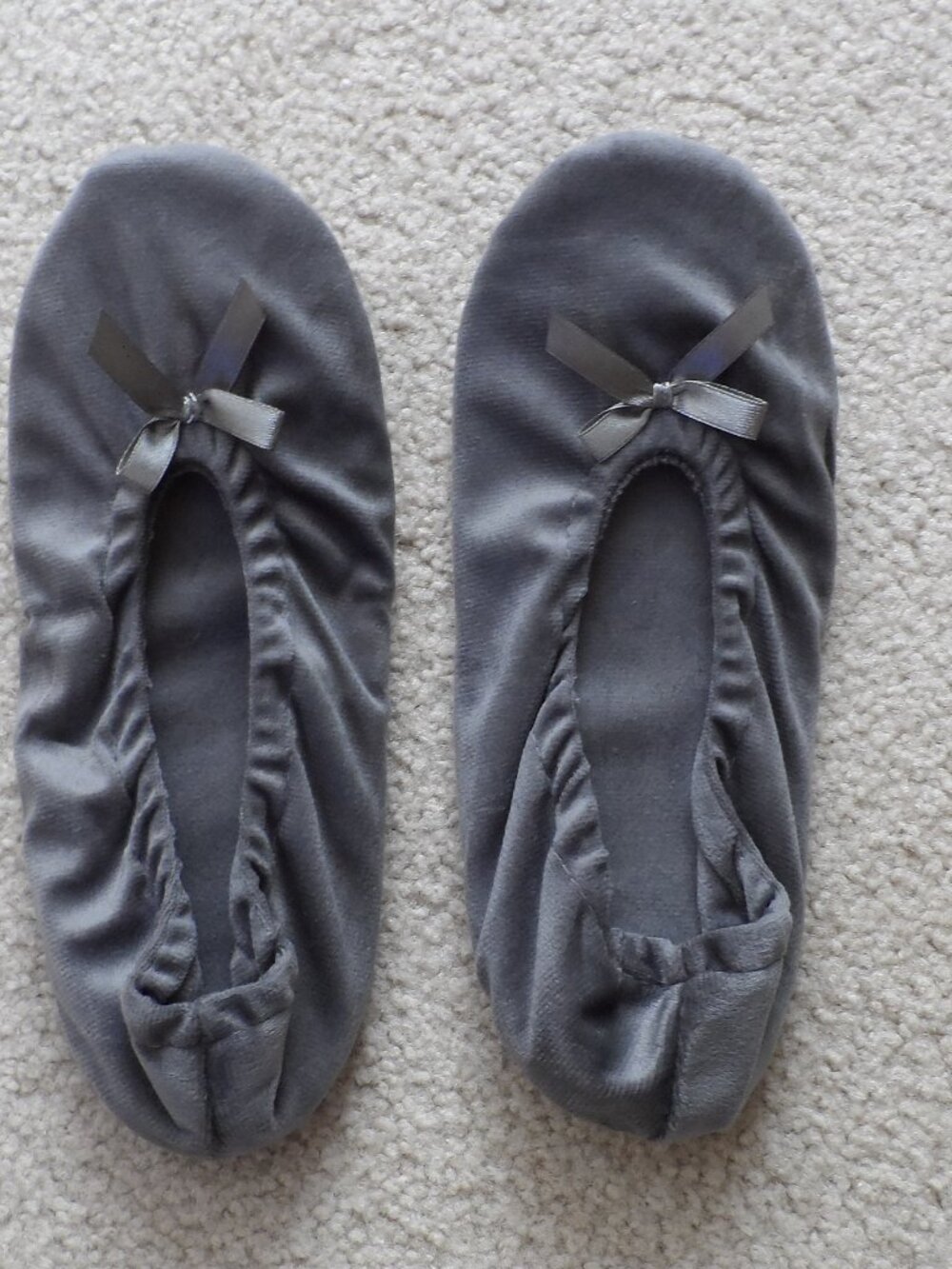 grey  ballerina slippers feature a classic satin bow detail size 7-8 NEW